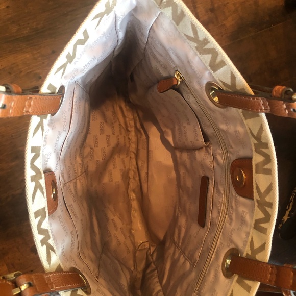 Brand new with tag Michael Kors  monogram shoulder bag. - Picture 2 of 2